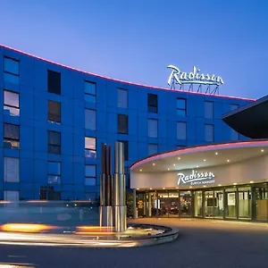 Radisson Zurich Airport מלון רומלאנג